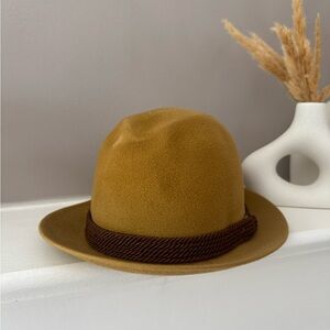 Vintage Lee ambassador beaver finish guenine fur felt. Size 7.